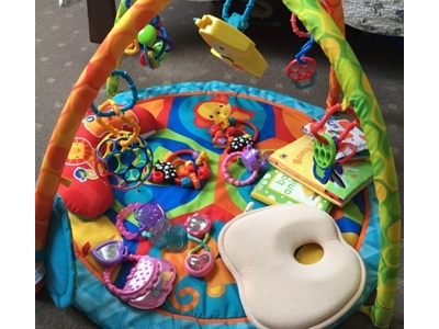 婴儿自动摇椅，Playgyms 和哺乳枕 ...